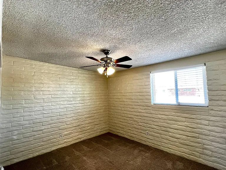8024 E Victoria Dr — Photo 17