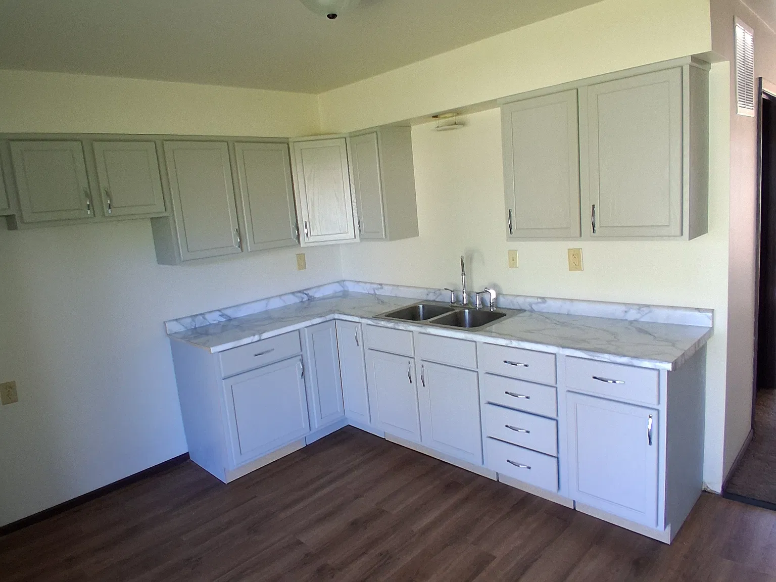 2 bed, 868 sqft, $1,400 — Photo 2