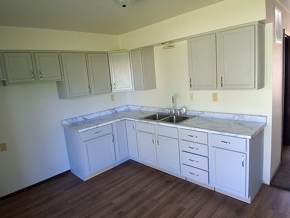 2nd image of 5564 Tulip Ave