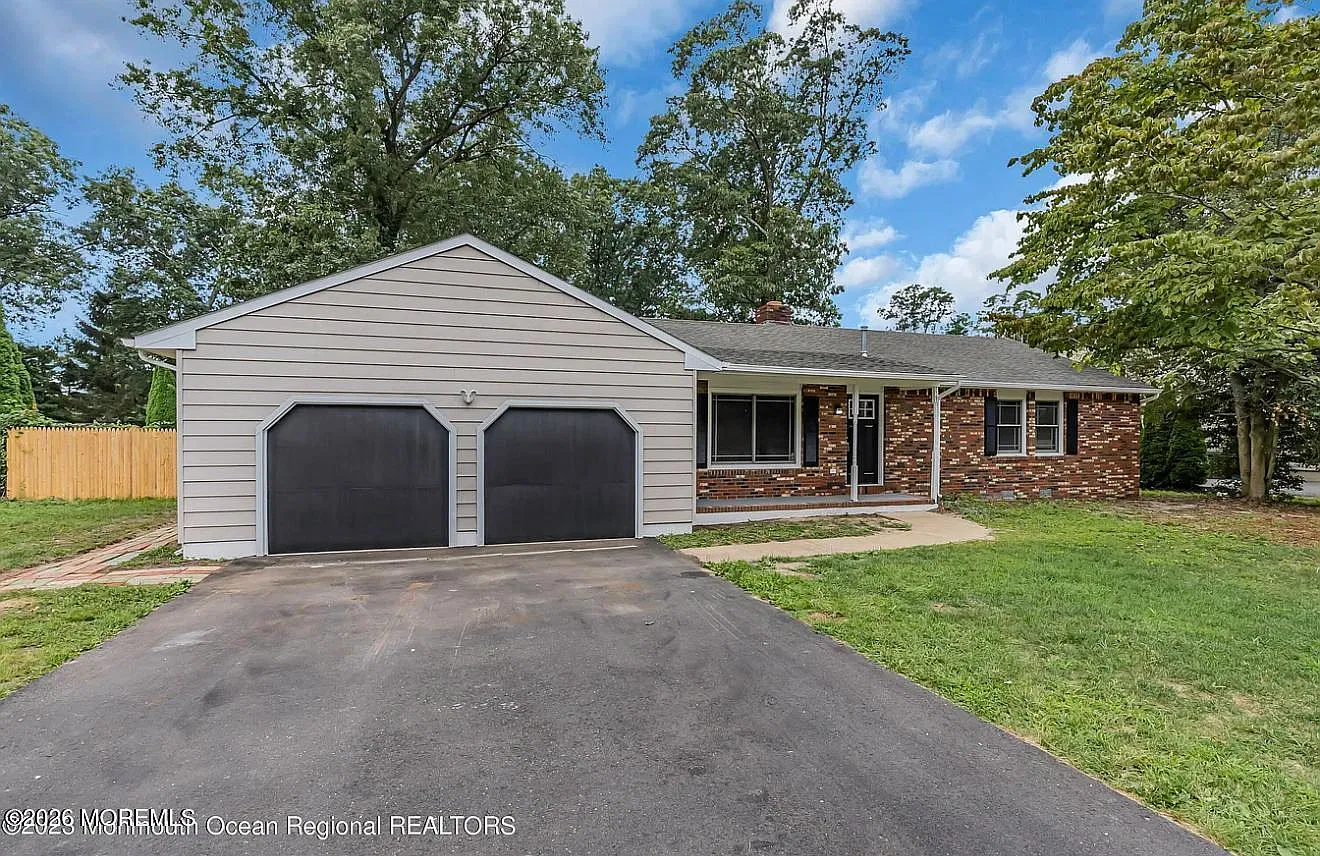 5 bed, 2398 sqft, $3,700 — Photo 4