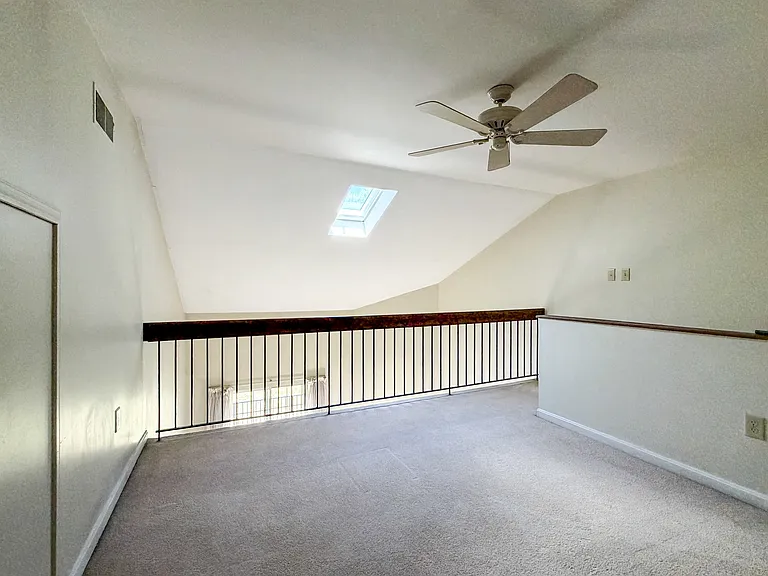 208 Greenview Dr — Photo 16