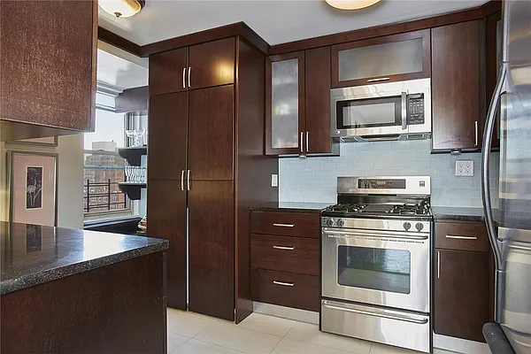 Sold by R New York | media 3