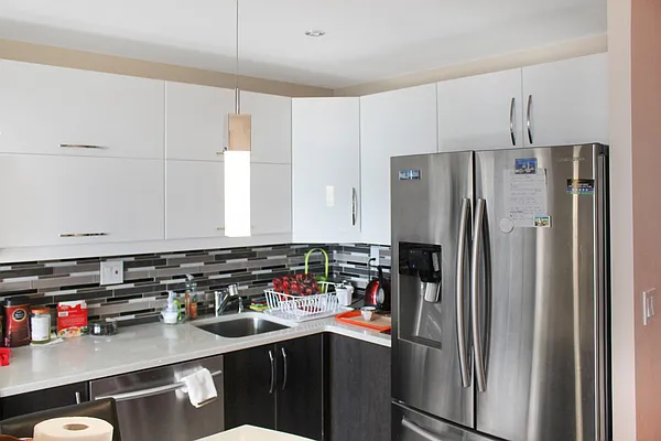 Sold by Thomas Lipovetsky, LREB | media 21