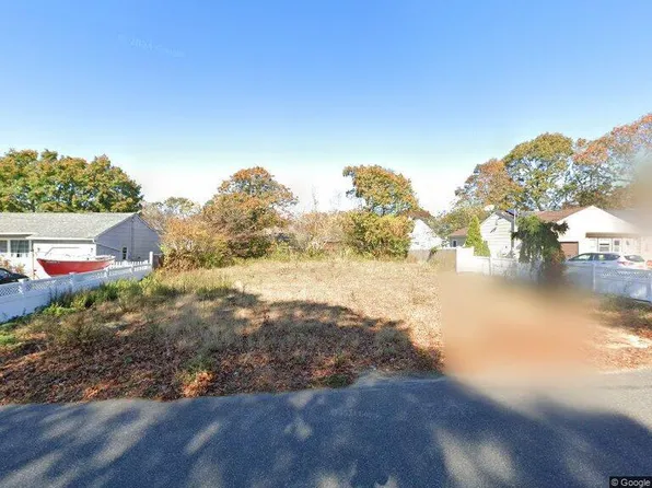 33 Ranch Drive, Shirley, NY 11967
