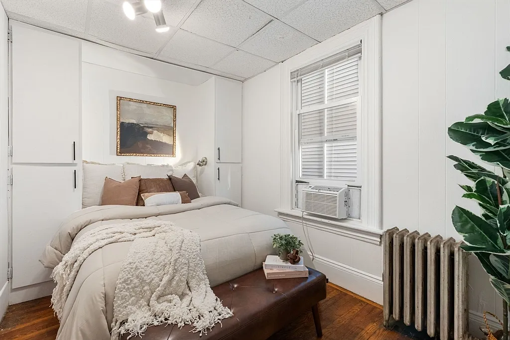 Studio, 1.0 bath, 300 sqft, $1,800 — Photo 2