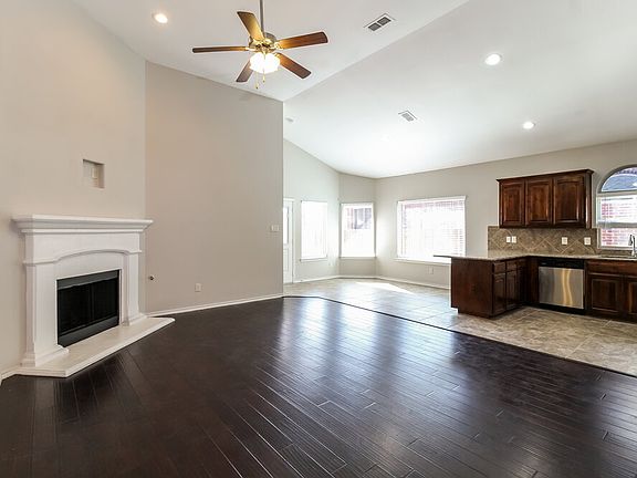 5th image of 5804 Longmont Dr