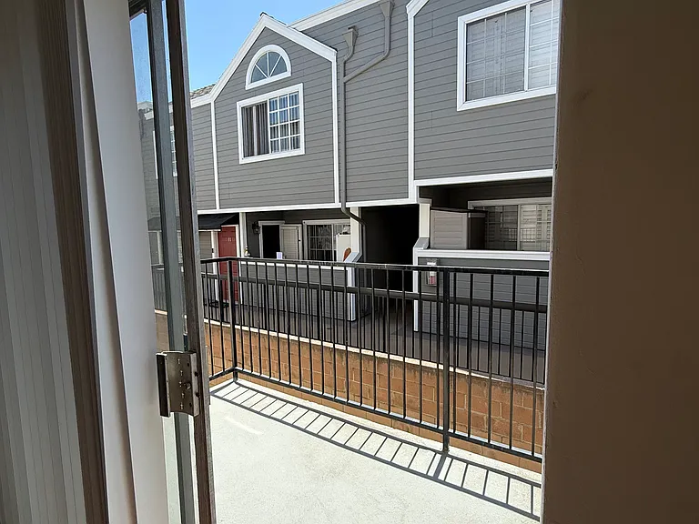 615 E Magnolia Blvd #D — Photo 4
