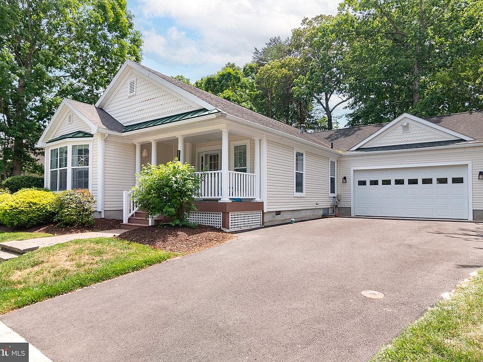 1st image of 32801 Greens Way