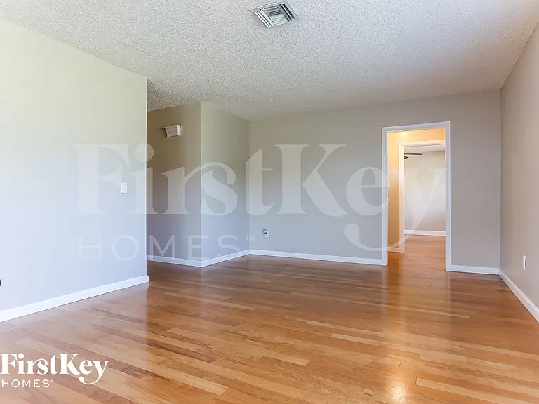 540 NW 43rd Ave — Photo 3