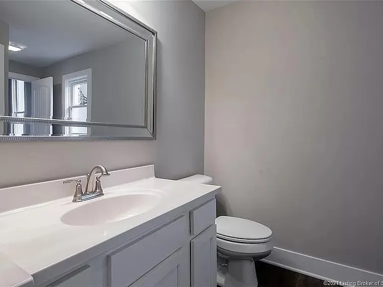 532 E Chestnut St — Photo 23