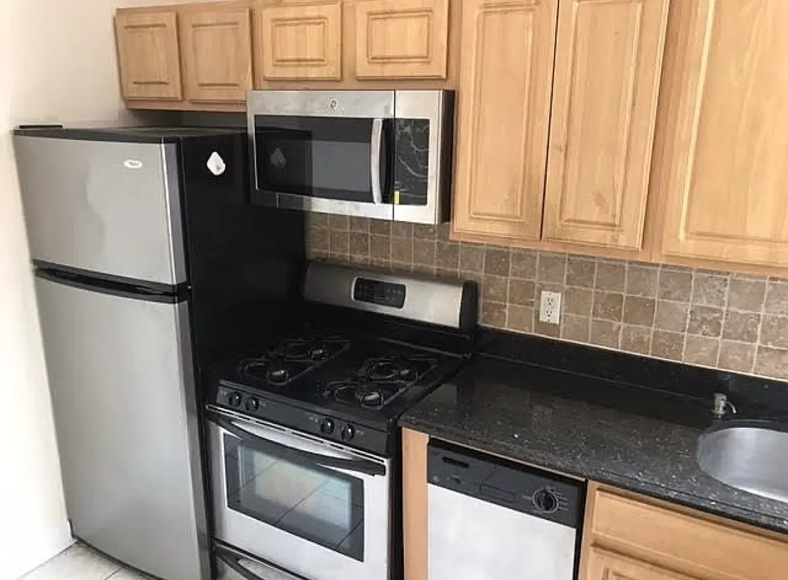 2 bed, 700 sqft, $2,075 — Photo 2