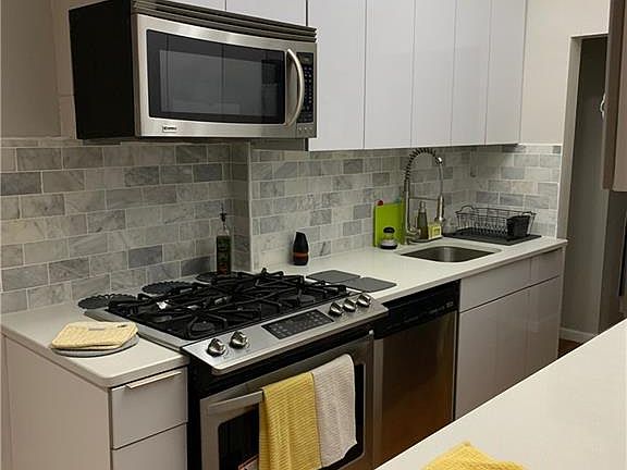 4th image of 632 Warburton Ave APT 1E