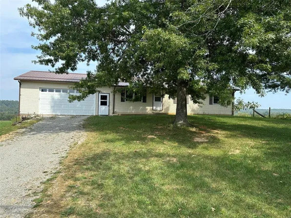 10142 Mahogany Rd, Potosi, MO 63664