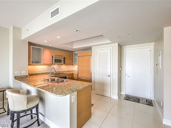 4th image of 222 Karen Ave Unit 404