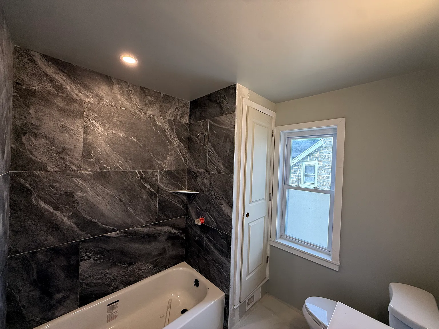 3 bed, 1282 sqft, $2,400 — Photo 2
