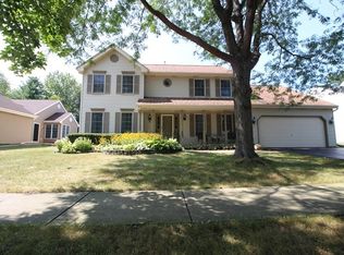380 Colonial Cir, Geneva, IL 60134