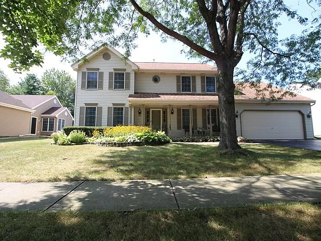 380 Colonial Cir photo 1