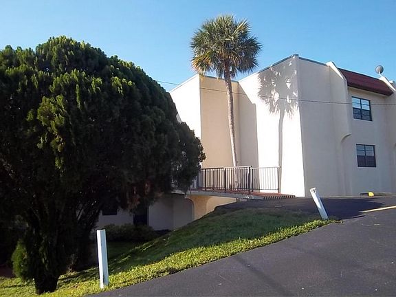 2nd image of 2050 Oleander Blvd APT 6-101