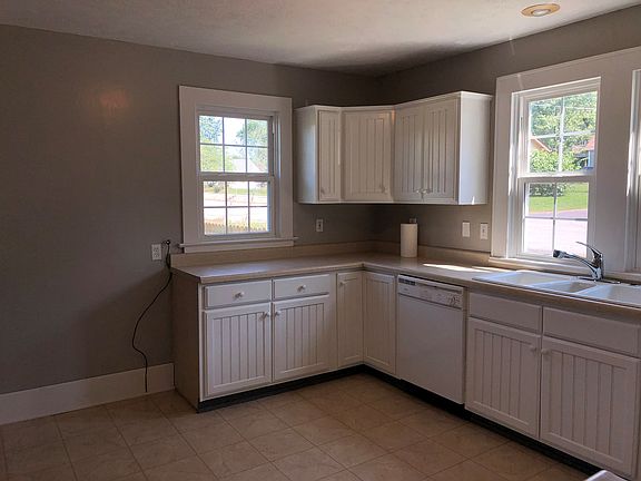 4th image of 805 N Hickory St