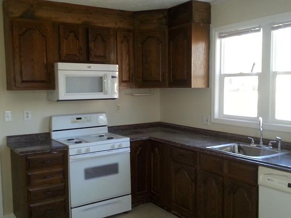 3rd image of 281 N Slusser Street # First Floor