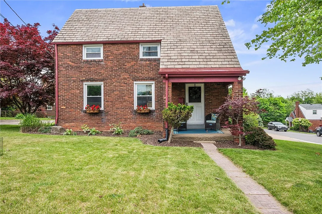 600 Glowood Dr photo 1