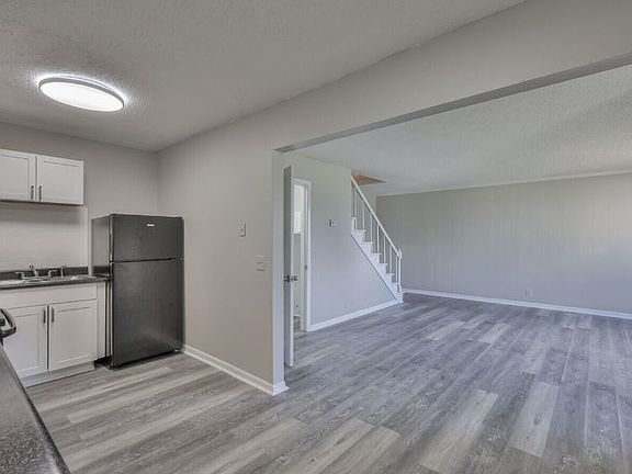 4th image of 912 Winthorne Dr #2