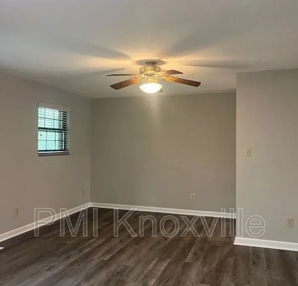 4723 Zirkle Dr — Photo 2