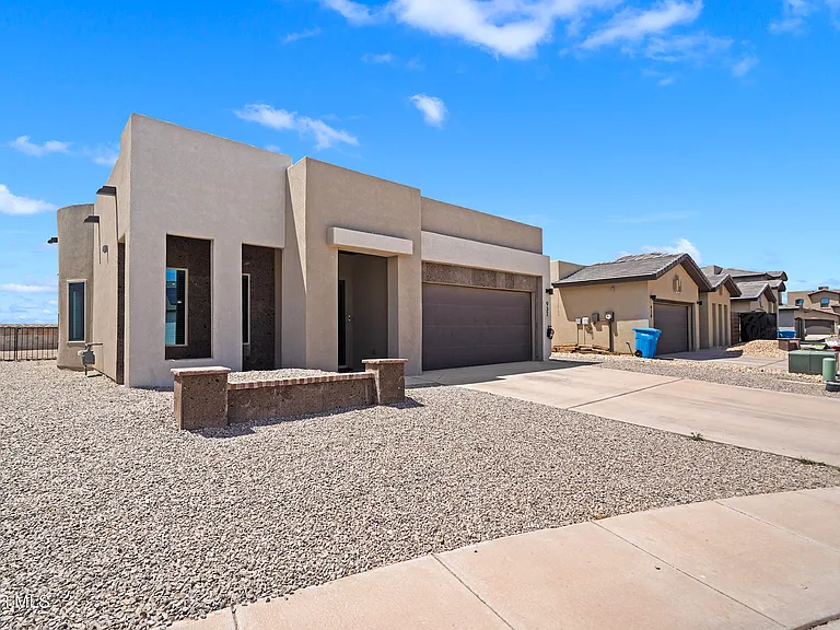 932 Texas Madrone Dr — Photo 3