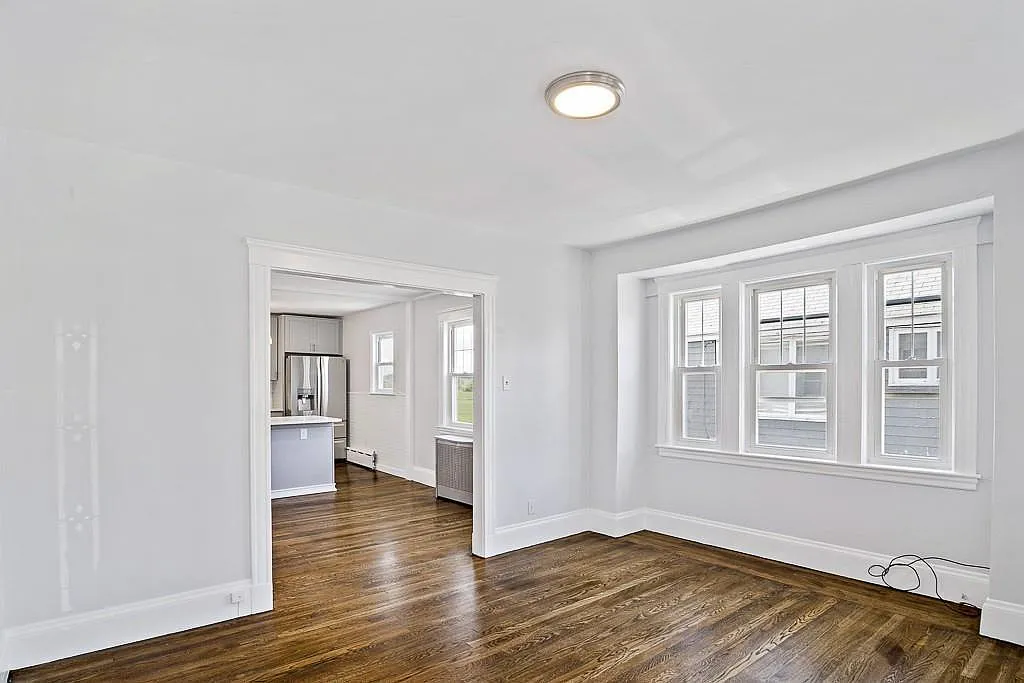 3 bed, 9999 sqft, $3,100 — Photo 4