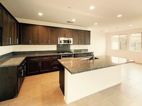 4th image of 24463 Poinsettia Dr