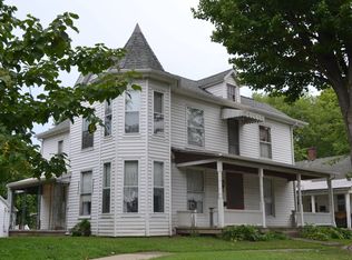 402 E 5th St, Mount Carmel, IL 62863