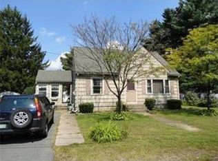 19 Mountain View Cir, Southampton, MA 01073
