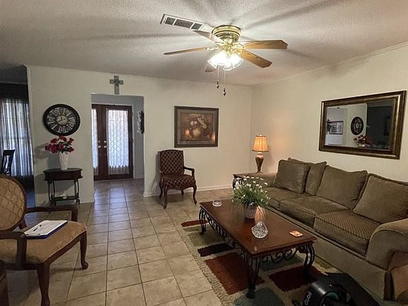 3rd image of 1413 Pine Ln