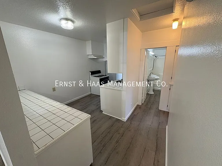 926 Newport Ave — Photo 11
