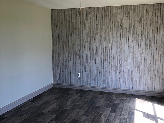 2nd image of 524 Silver St