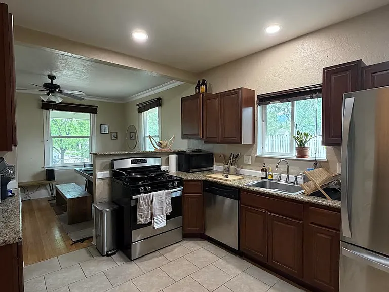 516 E Dale St — Photo 6
