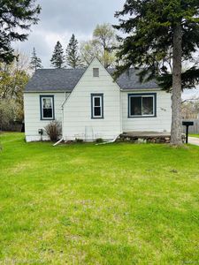 1015 Lee St, Fenton, MI, 48430