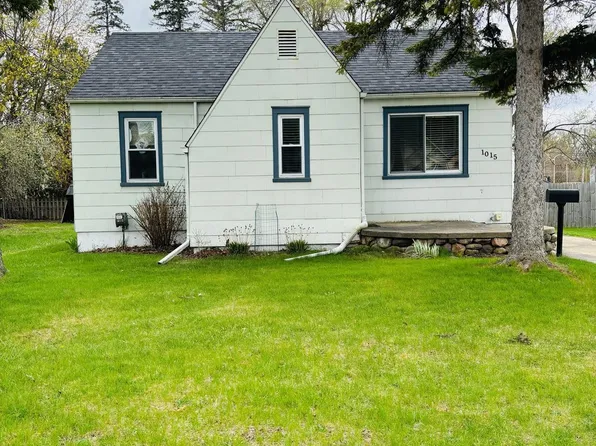 1015 Lee St, Fenton, MI 48430