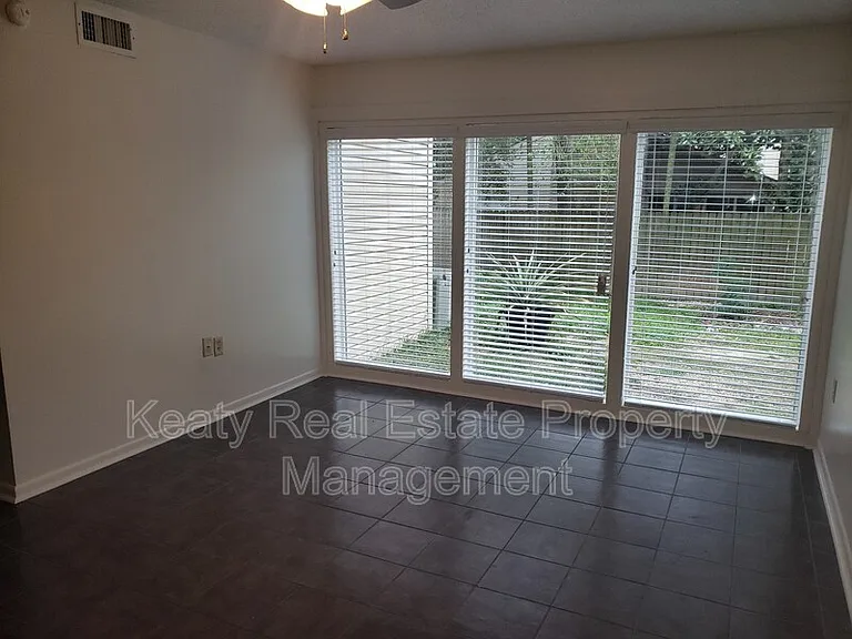 809-3 Fox Run Dr — Photo 6