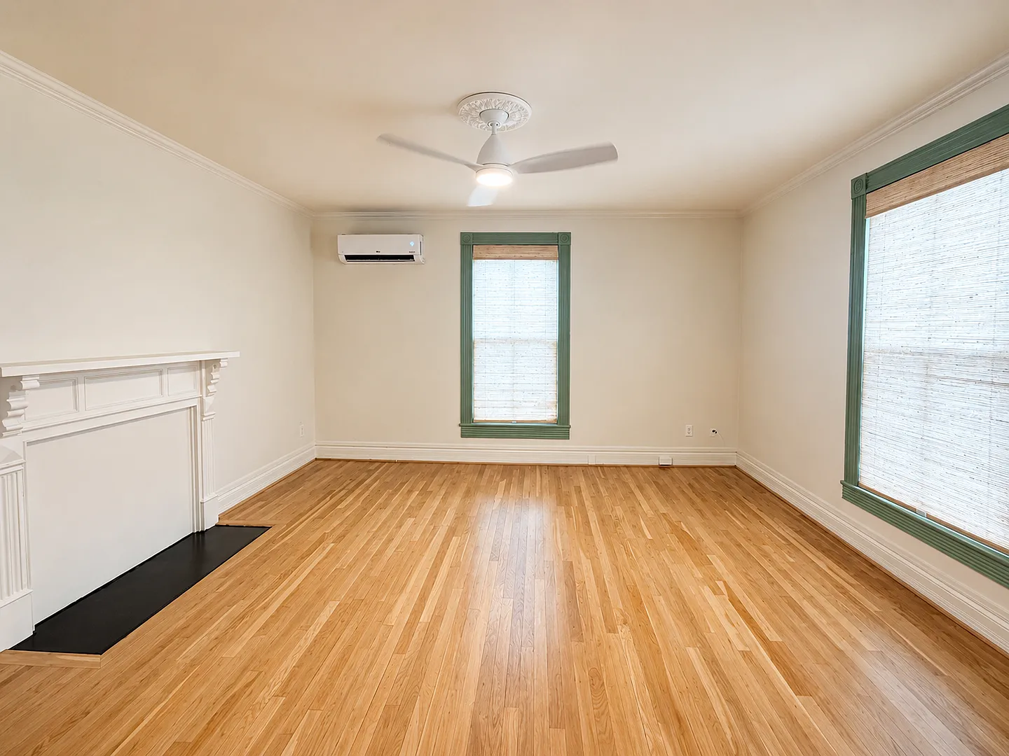 One Bedroom Apartment in Historic Downtown Burlington — Photo 4