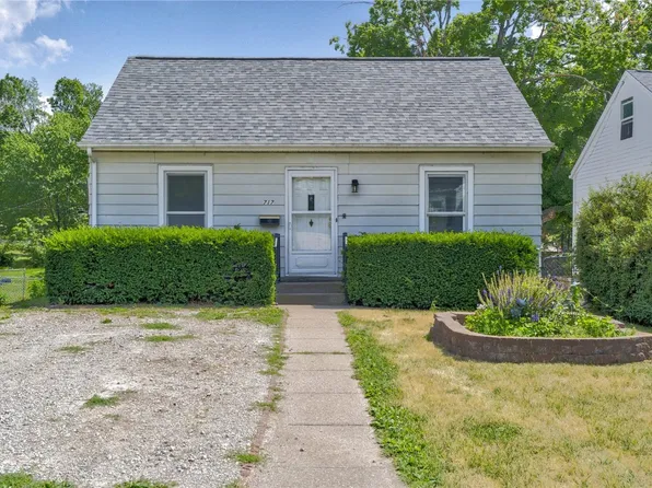 717 34th St NE, Cedar Rapids, IA 52402