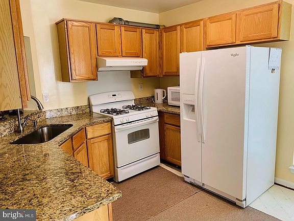 3rd image of 669 Lucky Leaf Cir