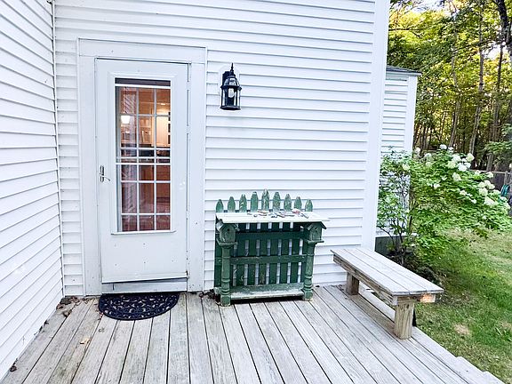 3rd image of 382 Main Street