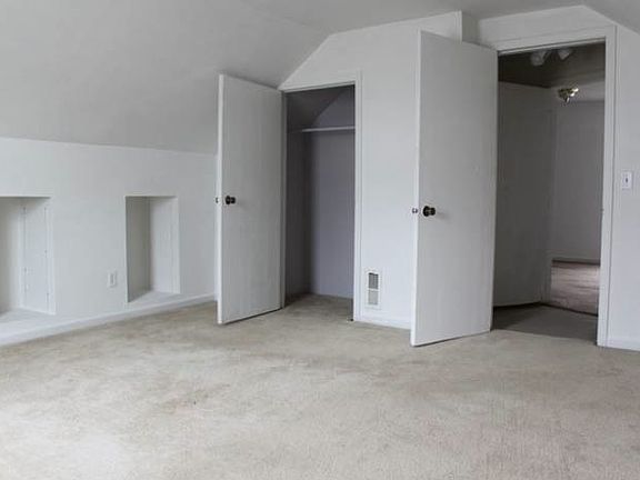 Upstairs Bedroom (left)