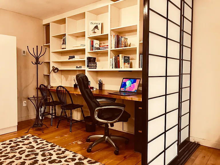 Bedroom/ office