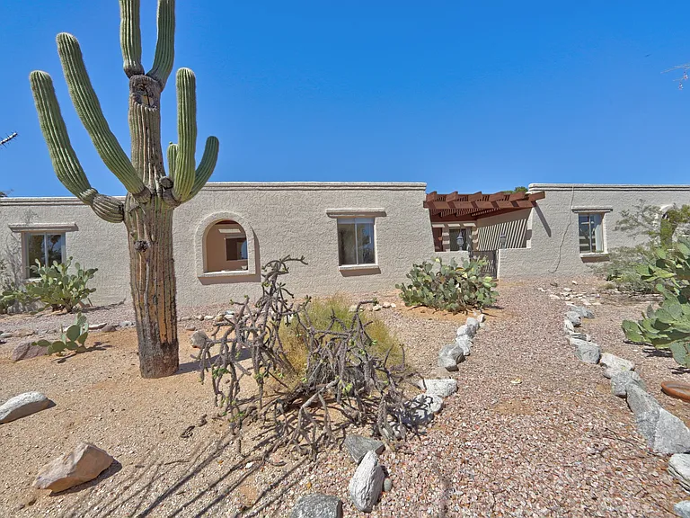 6109 N Zorrela Segundo — Photo 1