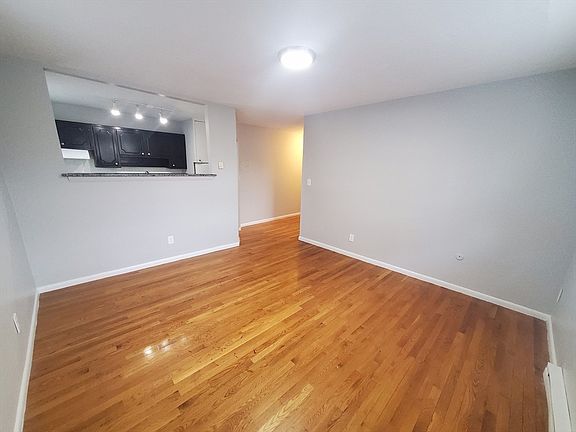 3rd image of 24 Colgate Rd APT 5