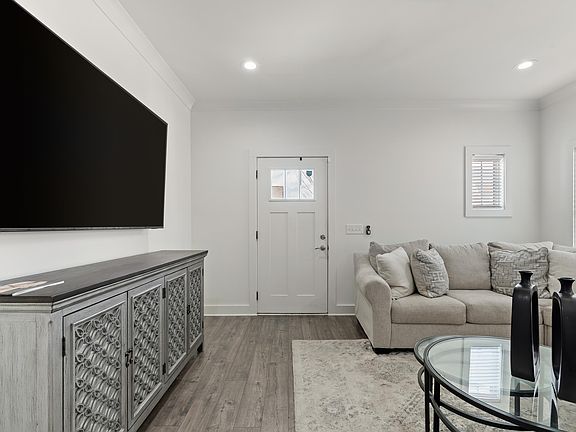 5th image of 1332 Kensington Blvd