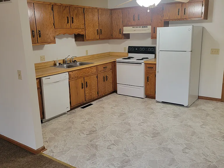 107 Deerpath Dr — Photo 2
