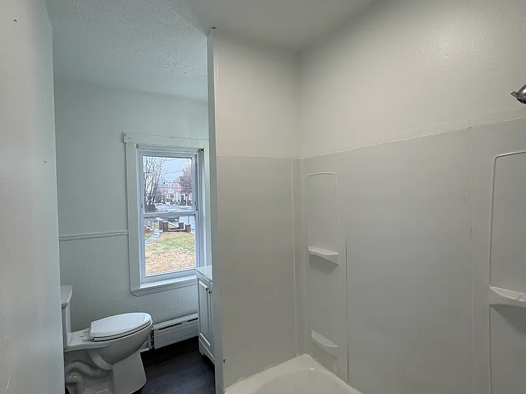 1406 W 2nd St — Photo 6